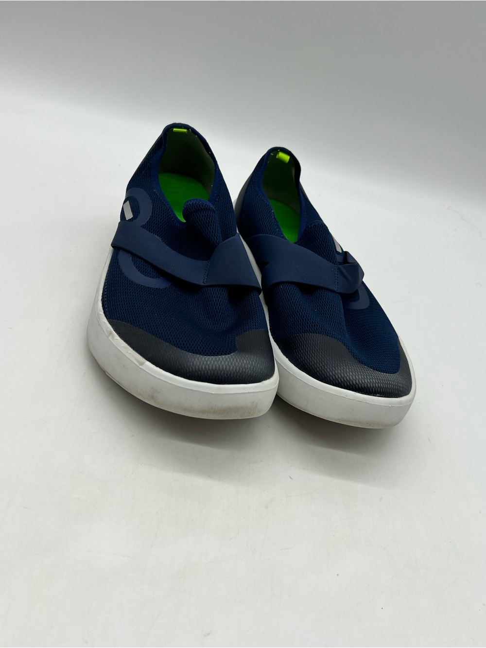 OOfos OOMG EEZEE Blue Low Athletic Recovery Mens Size 11 Comfort Sneakers.
